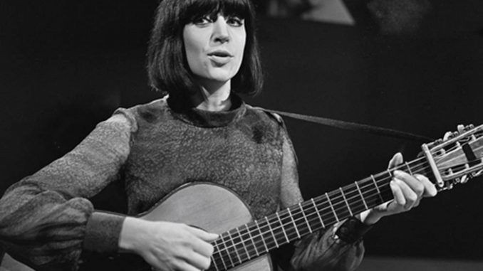 Anne sylvestre à la guitare en 1965